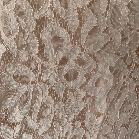 Pink lace dress - Picture 4 of 4